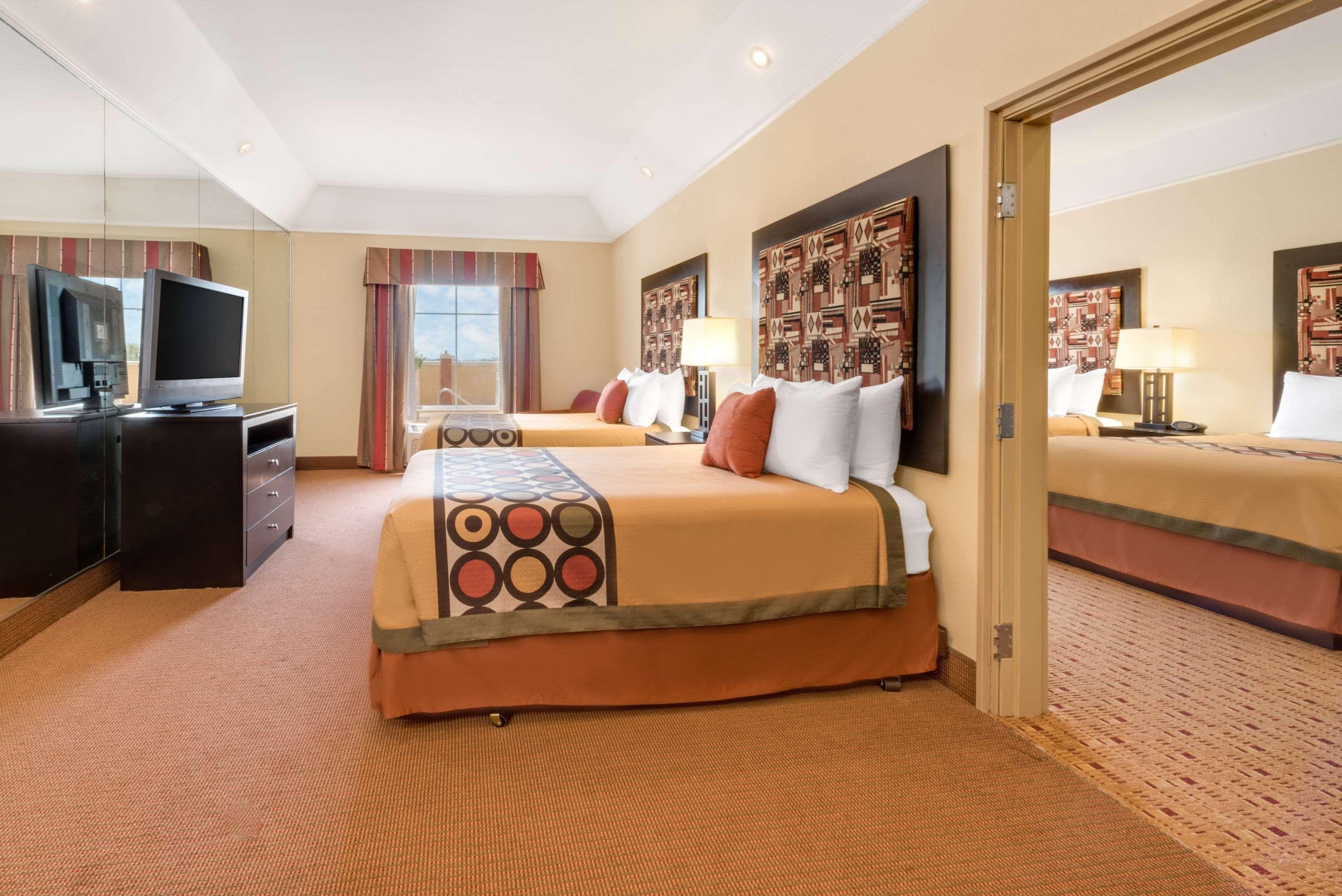 Super 8 By Wyndham Hidalgo At La Plaza Mall & Mcallen Airport Exterior foto