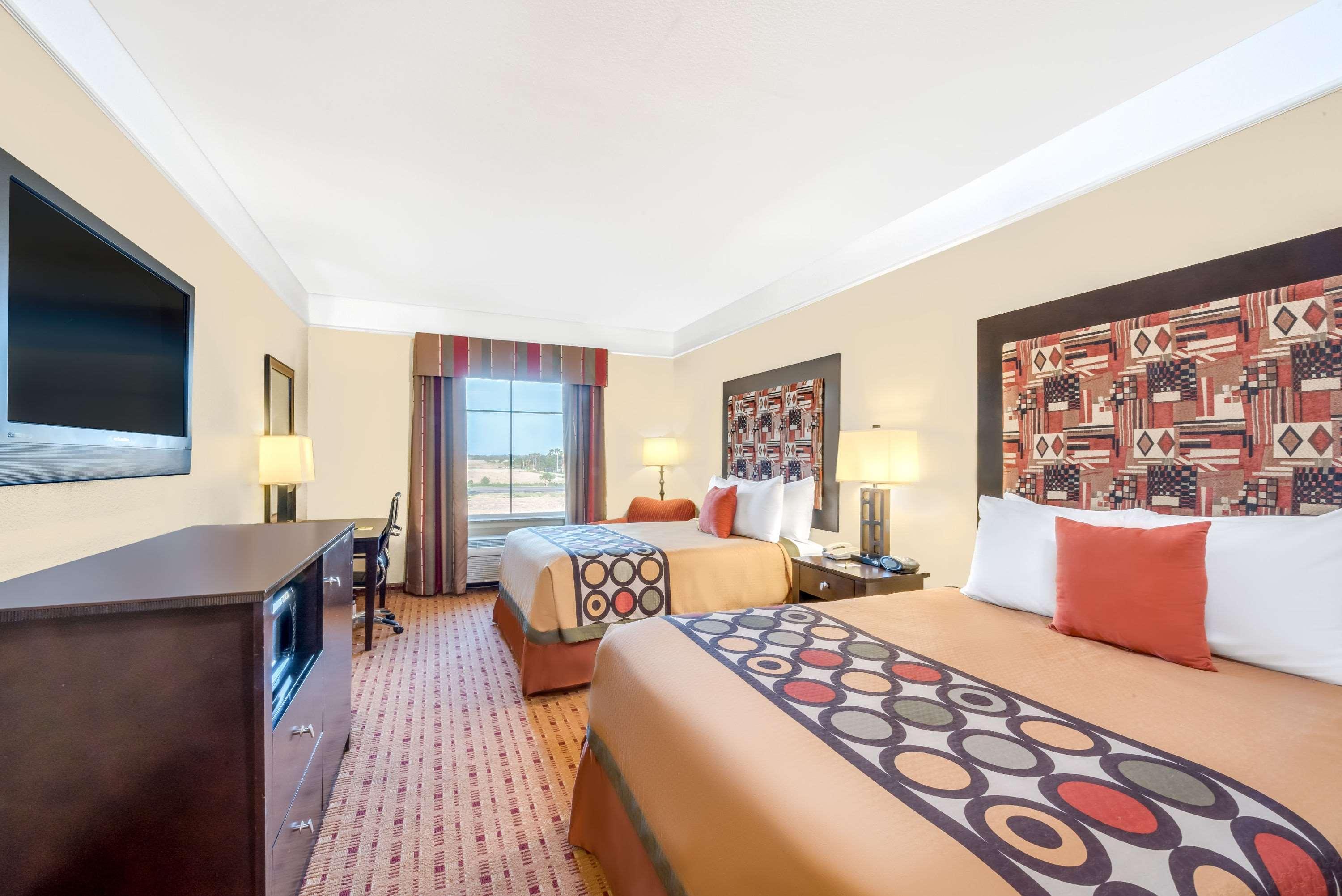 Super 8 By Wyndham Hidalgo At La Plaza Mall & Mcallen Airport Exterior foto