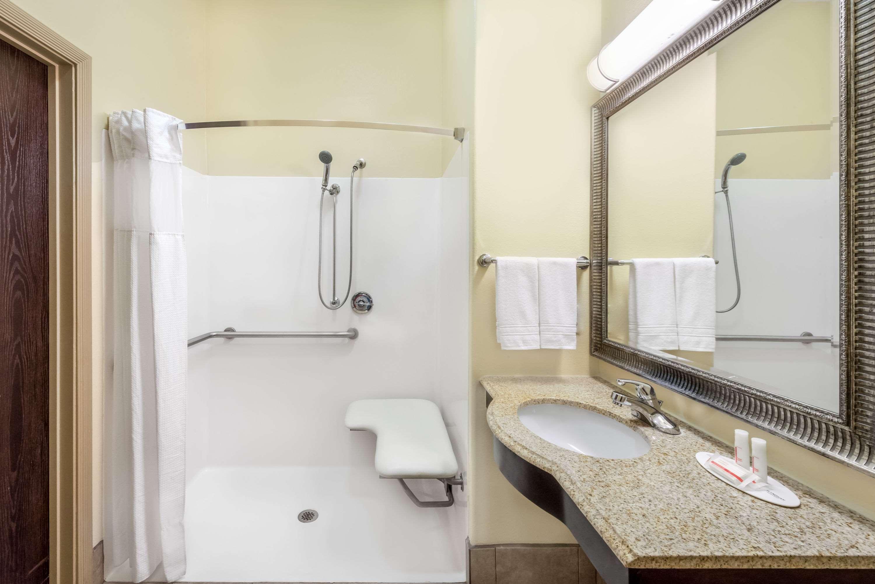 Super 8 By Wyndham Hidalgo At La Plaza Mall & Mcallen Airport Exterior foto