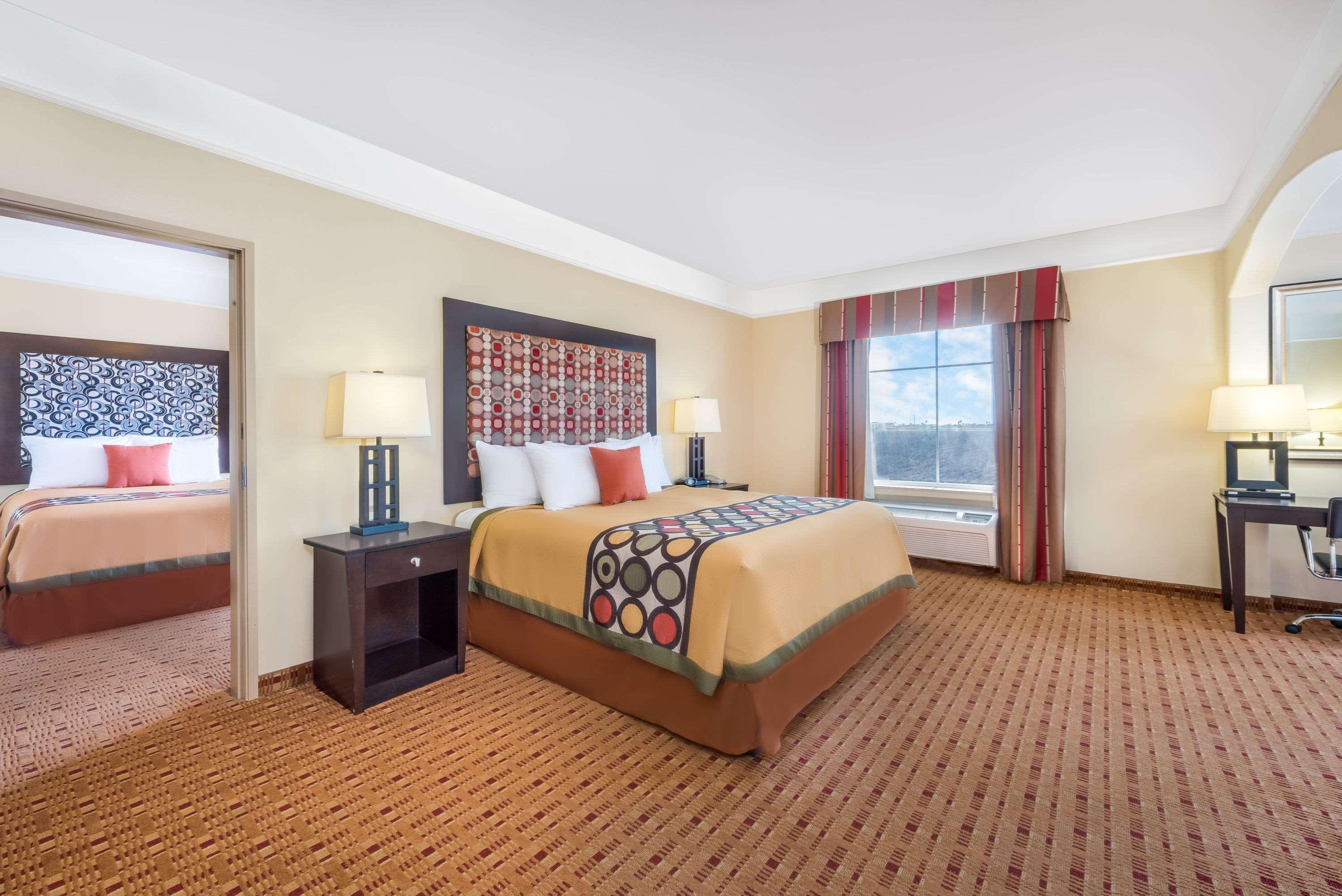 Super 8 By Wyndham Hidalgo At La Plaza Mall & Mcallen Airport Exterior foto