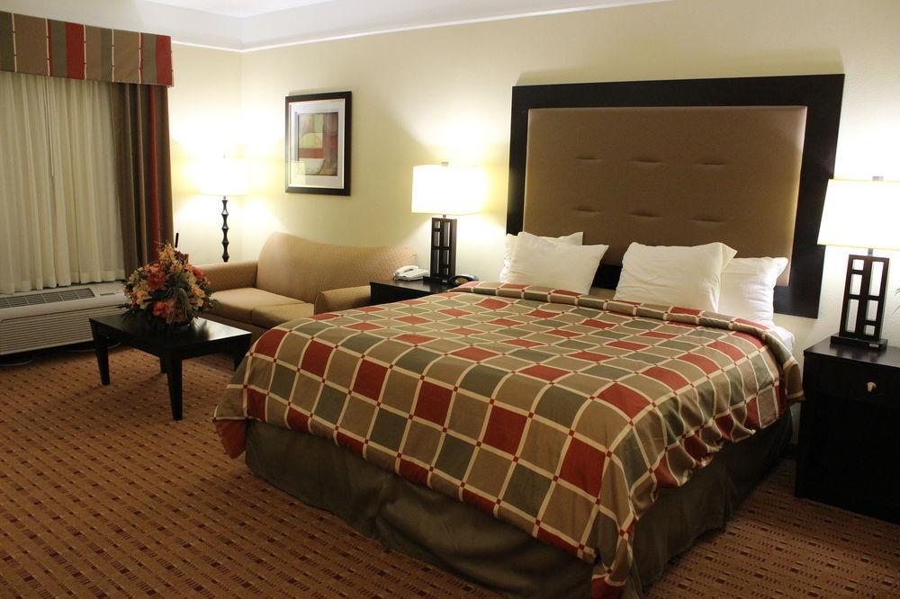 Super 8 By Wyndham Hidalgo At La Plaza Mall & Mcallen Airport Exterior foto