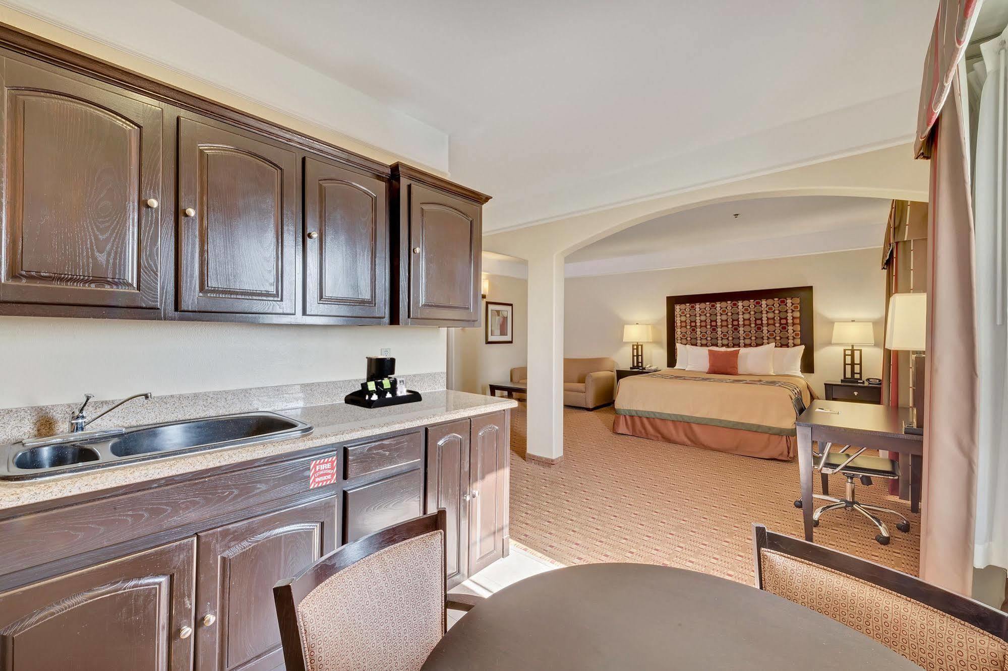 Super 8 By Wyndham Hidalgo At La Plaza Mall & Mcallen Airport Exterior foto